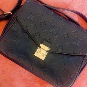 Reposhing Black Crossbody Bag